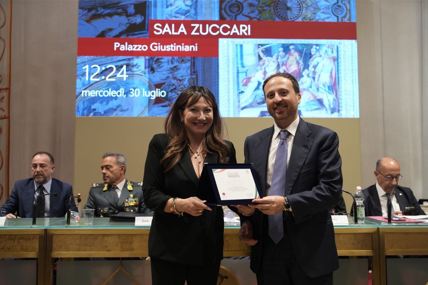 Consegna della targa Italia del Merito